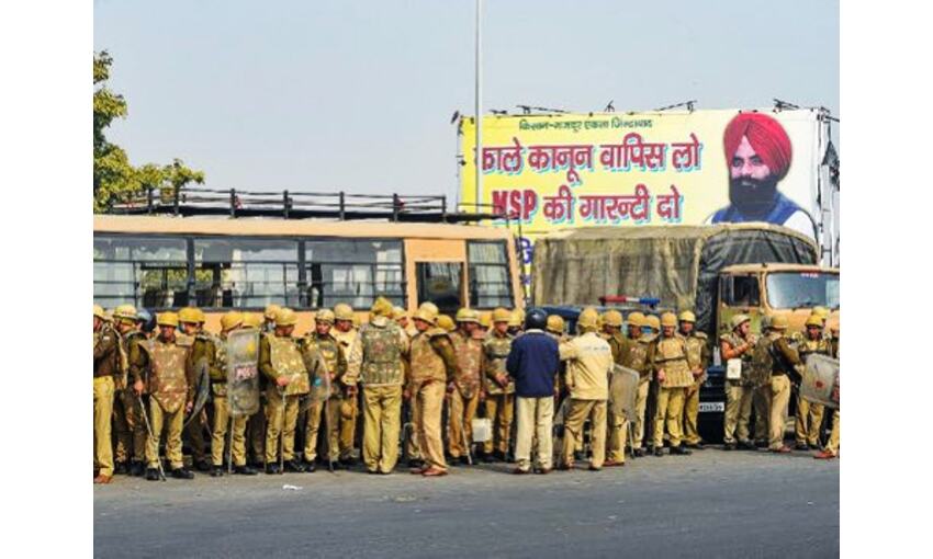 गाजीपुर बॉर्डर पर बढ़ी पुलिस की तैनाती, दिल्ली के उपमुख्यमंत्री ने लिया जायजा