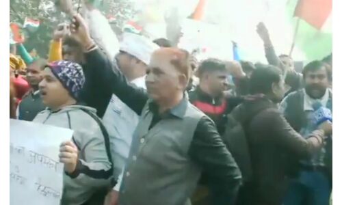 सिंघु बॉर्डर पर ग्रामीणों ने किसान नेताओं के खिलाफ लगाए नारे, कहा- वापिस जाओ