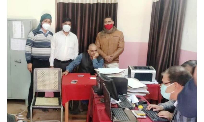 लोकायुक्त ने नायब तहसीलदार को रिश्वत लेते रंगे हाथ किया गिरफ्तार