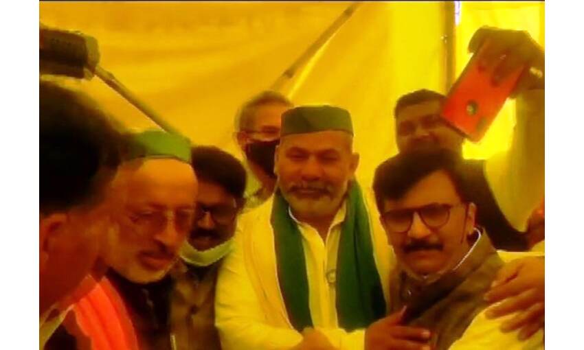 शिवसेना नेता संजय राउत पहुंचे गाजीपुर बॉर्डर, किसान आंदोलन को दिया समर्थन