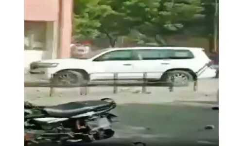 जलालाबाद में सुखबीर बादल के काफिले पर हमला, अकाली-कांग्रेस कार्यकर्ता भिड़े