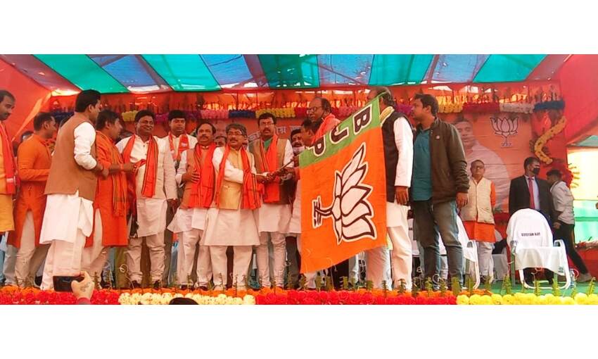 दीपक हालदार ने छोड़ा ममता बनर्जी का साथ, भाजपा का दामन थमा