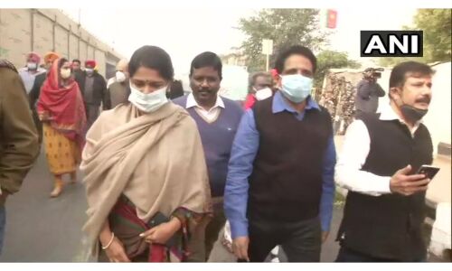 गाजीपुर बॉर्डर पहुंचे विपक्ष के 15 नेता, पुलिस ने रोका