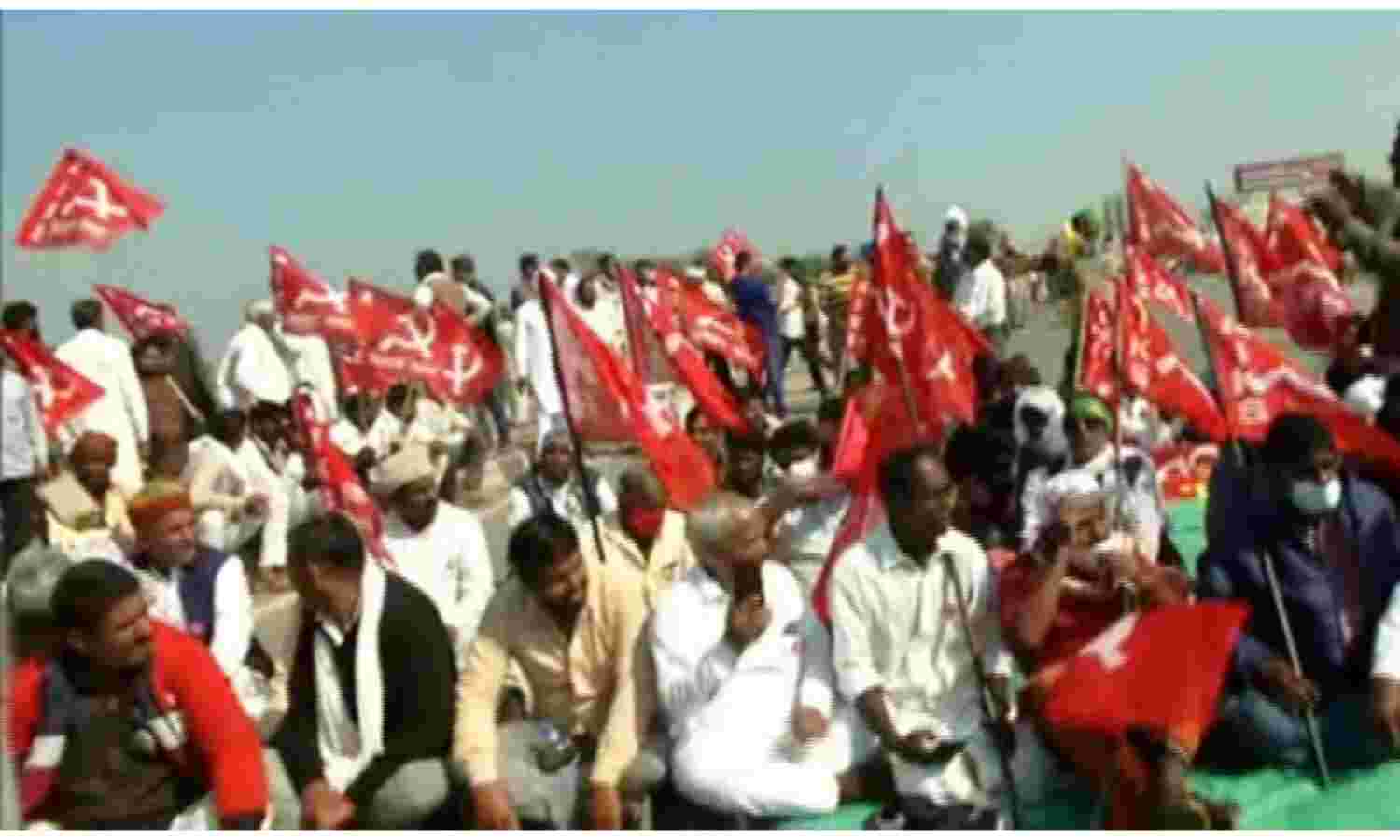 देश भर में शुरू हुआ चक्का जाम, मोहाली में सड़कों पर बैठे किसान