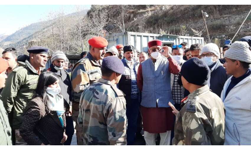 मुख्यमंत्री रावत ने चमोली पहुंचकर लिया जायजा, सेना की 6 टुकड़ियां रवाना