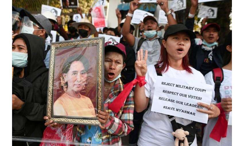 म्यांमार में सेना के खिलाफ प्रदर्शन जारी, रबर की गोलियों, आंसू गैस के गोले दागे