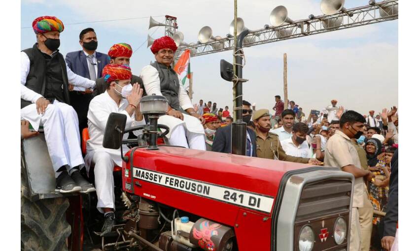 राहुल गांधी ने किसान रैली में चलाया ट्रेक्टर, सरकार पर लगाए आरोप