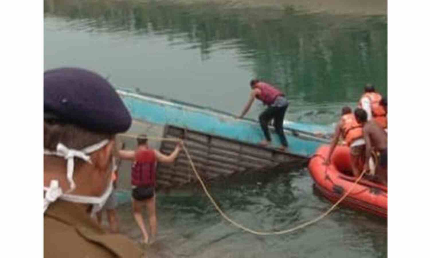 सीधी में यात्रियों से भरी बस नहर में गिरी, अब तक 42 शव मिले, बचाव कार्य जारी