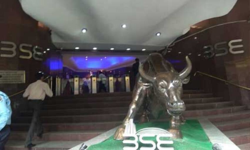 सेंसेक्स में लगातार दूसरे दिन गिरावट, 400 अंकों की गिरावट आई सेंसेक्स में लगातार दूसरे दिन गिरावट, 400 अंकों की गिरावट आई