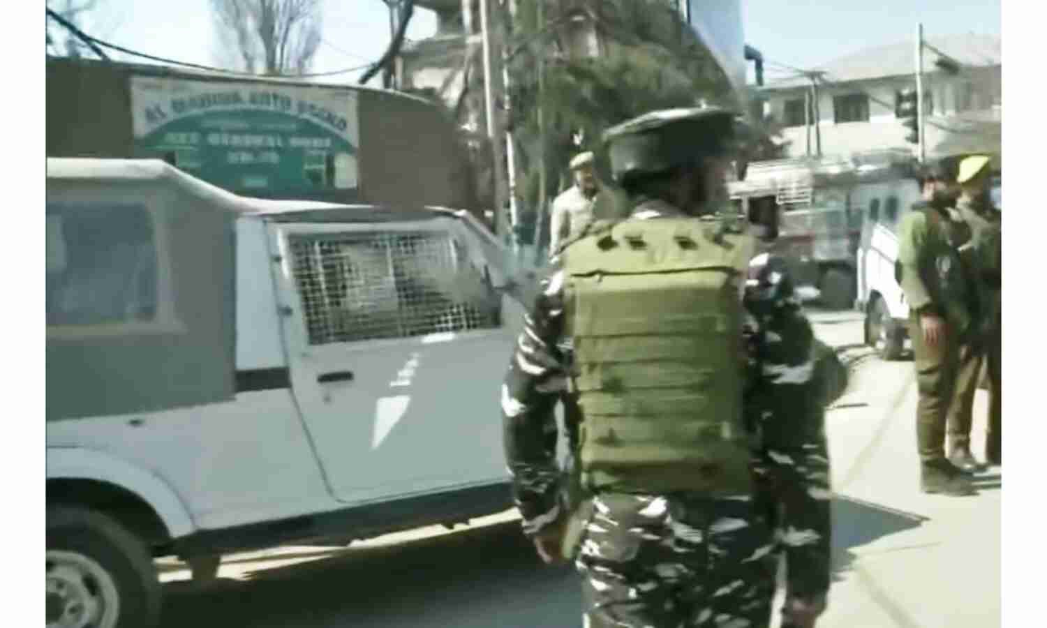 जम्मू कश्मीर के शोपिया में लश्कर के 3 आतंकी ढेर, बड़गाम में 1 एसपीओ शहीद