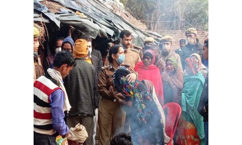 उन्नाव में कड़ी सुरक्षा के बीच हुआ बुआ-भतीजी का अंतिम संस्कार