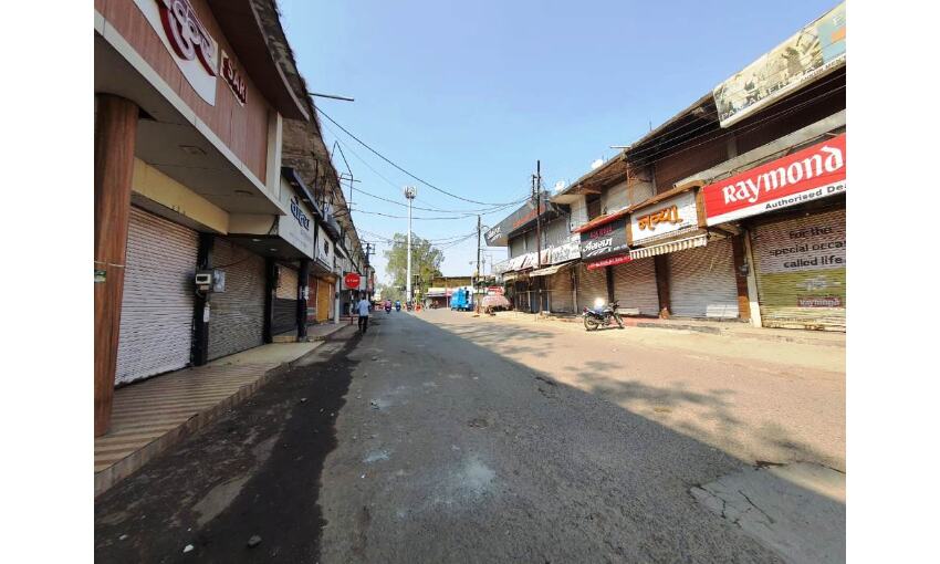 प्रदेश में मिला जुला रहा कांग्रेस के बंद का असर, ग्वालियर में स्कूटर पर निकले  विधायक