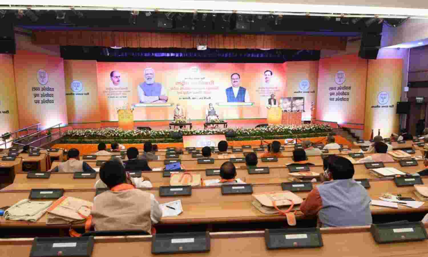 भाजपा नेताओं को मोदी का मैदान में डटे रहने का निर्देश