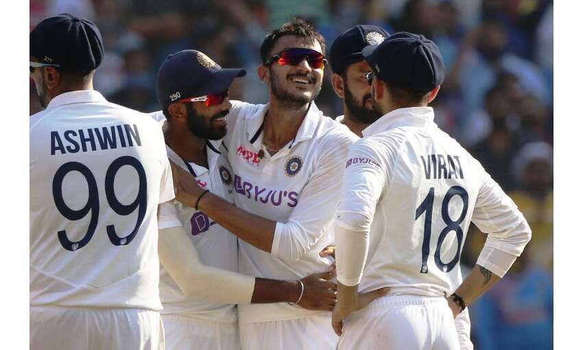 इंग्लैंड ने पहली पारी में बनाये 112 रन, भारत के दो विकेट गिरे