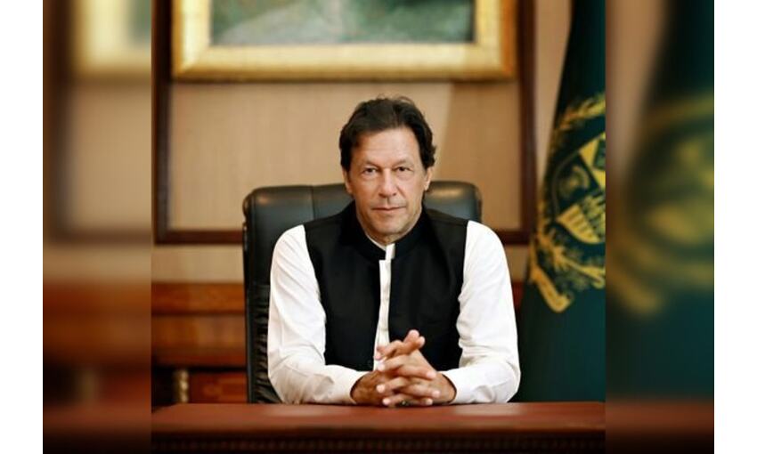 पाक पीएम ने बढ़ाया दोस्ती का हाथ, कहा- बातचीत के जरिए सभी विवाद खत्म करने को तैयार