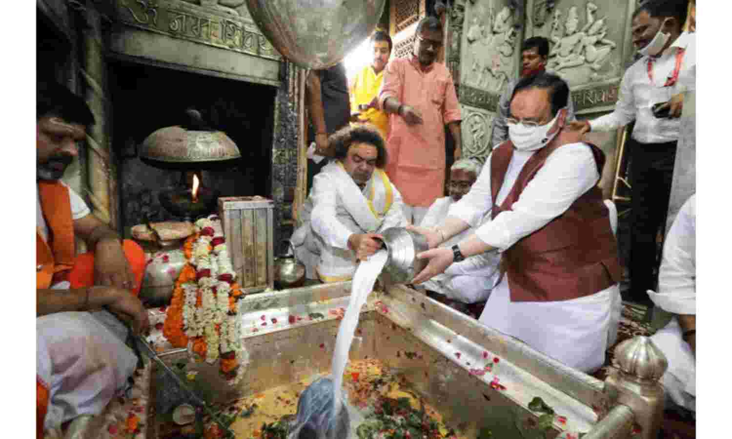 बाबा विश्वनाथ के दरबार में पहुंचे भाजपा अध्यक्ष नड्डा, किया अभिषेक और पूजन