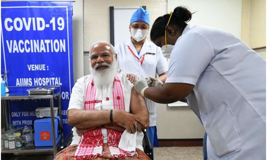 प्रधानमंत्री ने लगवाई कोरोना वैक्सीन, कहा- भारत को कोरोना मुक्त करने में योगदान दें