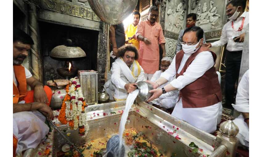 बाबा विश्वनाथ के दरबार में पहुंचे भाजपा अध्यक्ष नड्डा, किया अभिषेक और पूजन