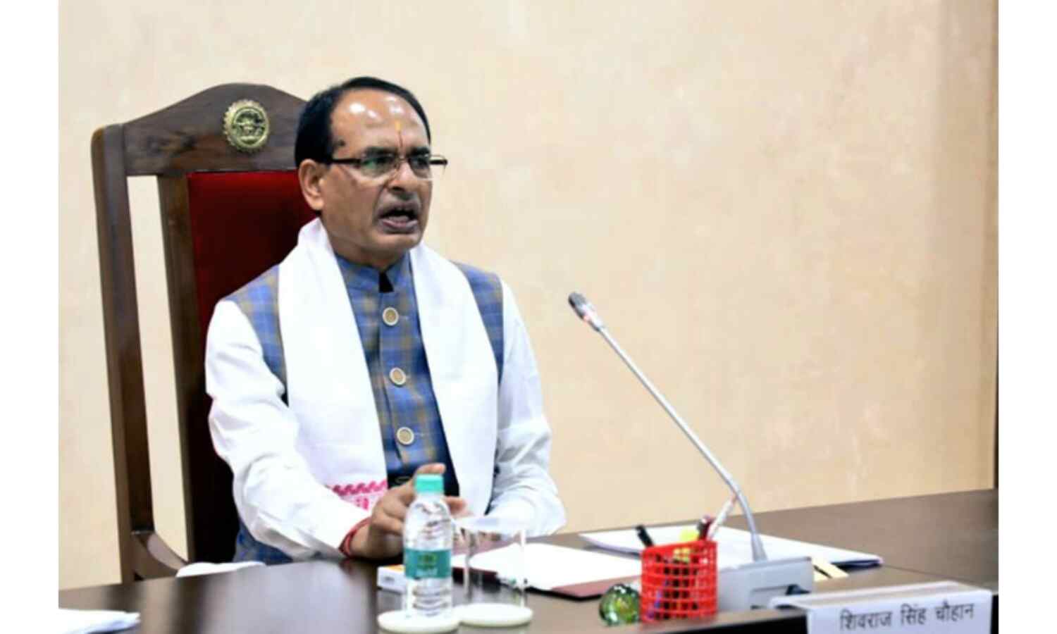 मुख्यमंत्री शिवराज सिंह ने लगवाया कोरोना टीका, वैज्ञानिकों का दिया धन्यवाद