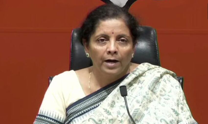 केंद्र और राज्य सरकार को मिलकर पेट्रोलियम पदार्थों की कीमत कम करने के लिए प्रयास करना चाहिए : वित्त मंत्री