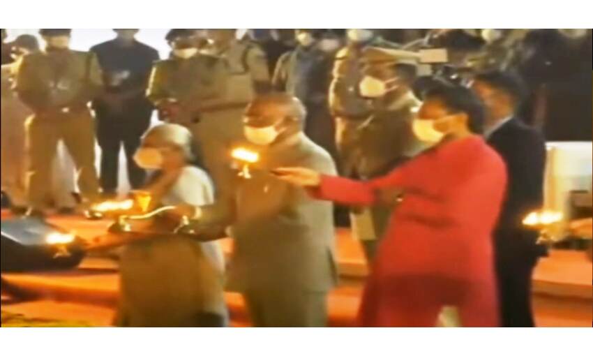 रामनाथ कोविंद ने की मां नर्मदा की महाआरती, ऐसा करने वाले पहले राष्ट्रपति