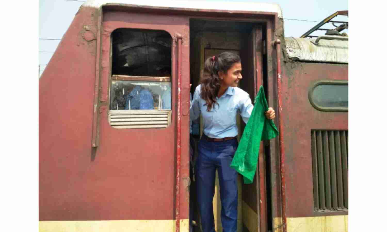 गॉर्ड, टीटी और पॉयलट बन महिला रेलकर्मियो ने किया ट्रैन का परिचालन