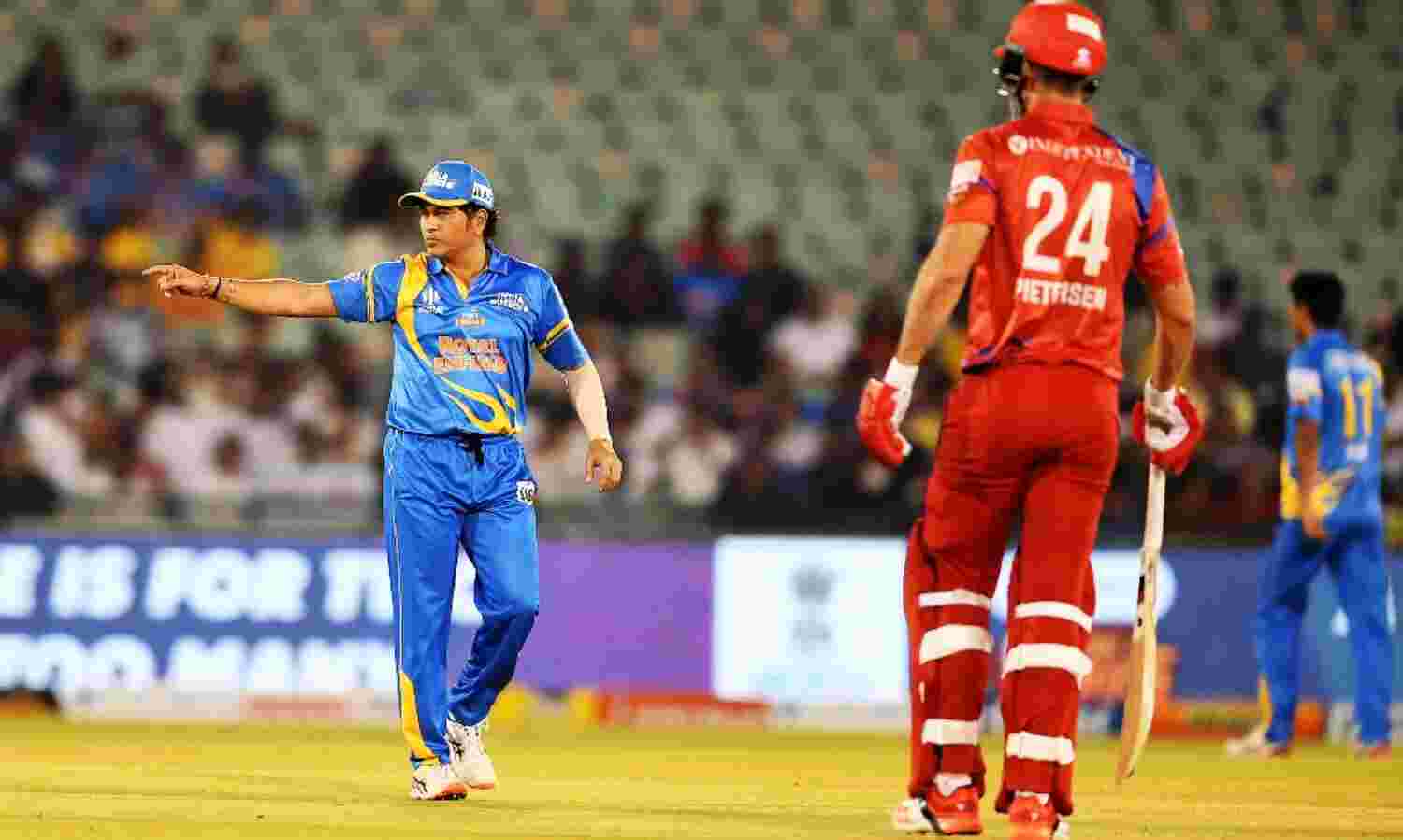 इंग्लैंड लीजेंड्स ने इंडिया लीजेंड्स को 6 रन से हराया, केविन पीटरसन बने प्लेयर ऑफ द मैच इंग्लैंड लीजेंड्स ने इंडिया लीजेंड्स को 6 रन से हराया, केविन पीटरसन बने प्लेयर ऑफ द मैच