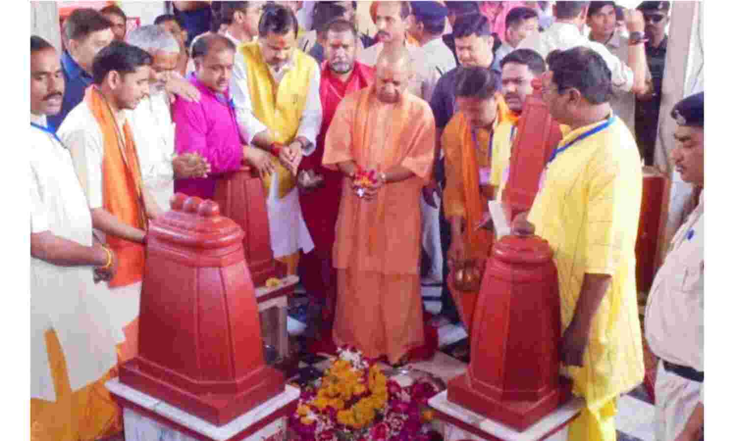 उप्र के मुख्यमंत्री योगी आदित्यनाथ पहुंचे दतिया,  माँ पीतांबरा के दर्शन किए