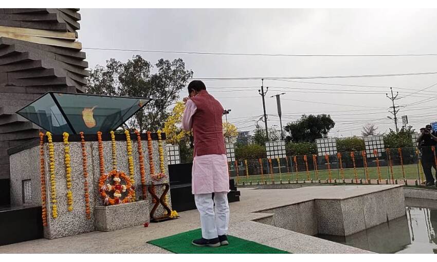 जब तक हम जीवित हैं, तब तक देश को न झुकने देंगे और न ही बंटने देंगे : मुख्यमंत्री जब तक हम जीवित हैं, तब तक देश को न झुकने देंगे और न ही बंटने देंगे : मुख्यमंत्री