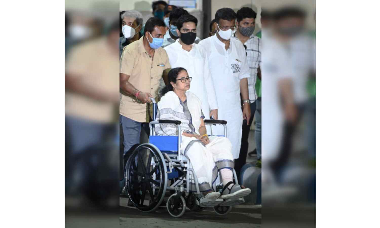 प. बंगाल सरकार ने ममता पर हुए हमले की रिपोर्ट चुनाव आयोग को सौंपी प. बंगाल सरकार ने ममता पर हुए हमले की रिपोर्ट चुनाव आयोग को सौंपी