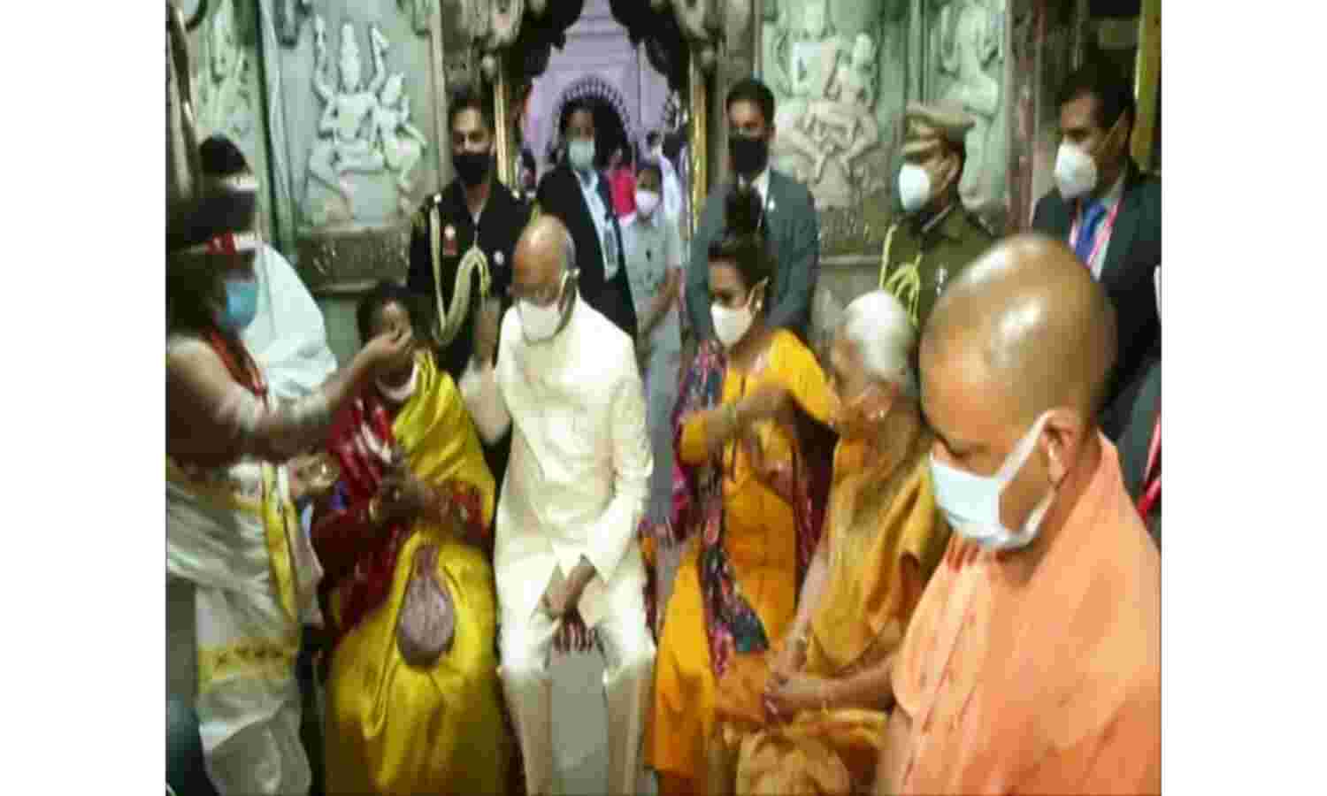 राष्ट्रपति कोविंद ने बाबा विश्वनाथ के किए दर्शन, गंगा आरती में हुए शामिल