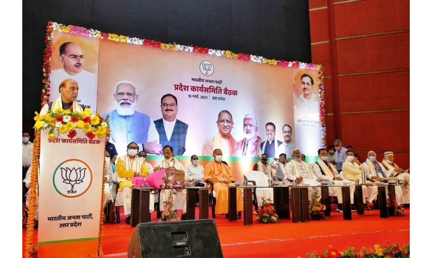 सरकार किसानों के साथ बातचीत और कानून में संशोधन के लिए तैयार : राजनाथ सिंह