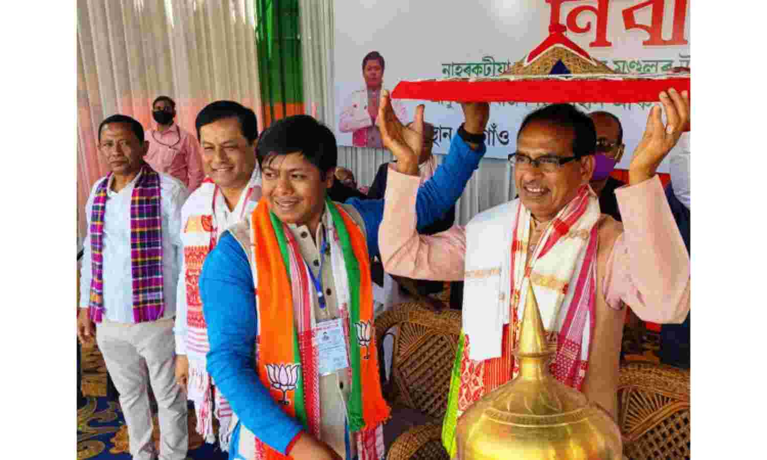 शिवराज सिंह ने असम में की चुनावी रैली, राहुल-प्रियंका पर कसा तंज