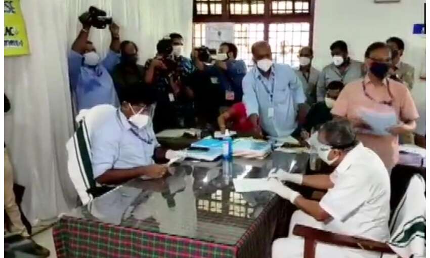 केरल चुनाव : मुख्यमंत्री पी विजयन ने भरा नामांकन केरल चुनाव : मुख्यमंत्री पी विजयन ने भरा नामांकन