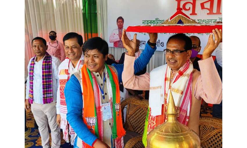 शिवराज सिंह ने असम में की चुनावी रैली, राहुल-प्रियंका पर कसा तंज