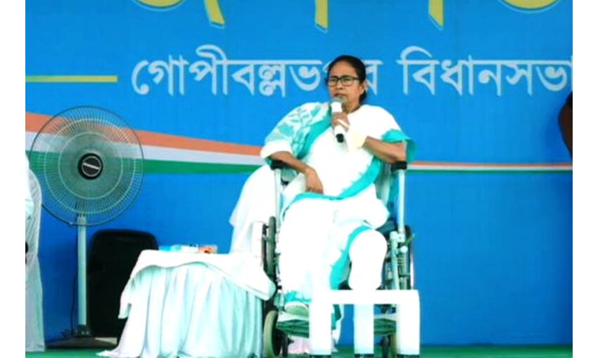 ममता ने प. बंगाल के साथ भेदभाव का लगाया आरोप, कहा - केंद्र वैक्सीन नहीं दे रहा