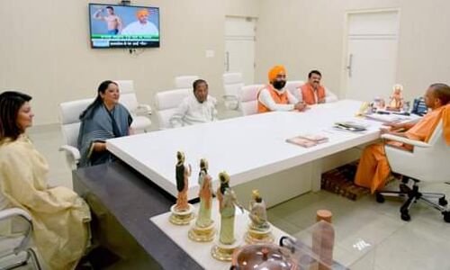 मुख्यमंत्री योगी आदित्यनाथ से मिले अल्पसंख्यक आयोग के सदस्य गण