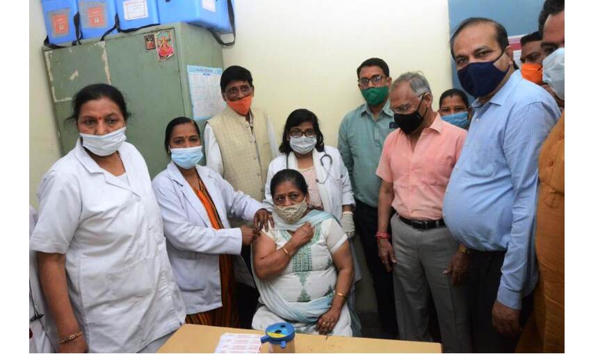 भाजपा ने सभी मंडलों में शुरू किए टीकाकरण केंद्र, सांसद शेजवलकर ने किया उद्घाटन भाजपा ने सभी मंडलों में शुरू किए टीकाकरण केंद्र, सांसद शेजवलकर ने किया उद्घाटन