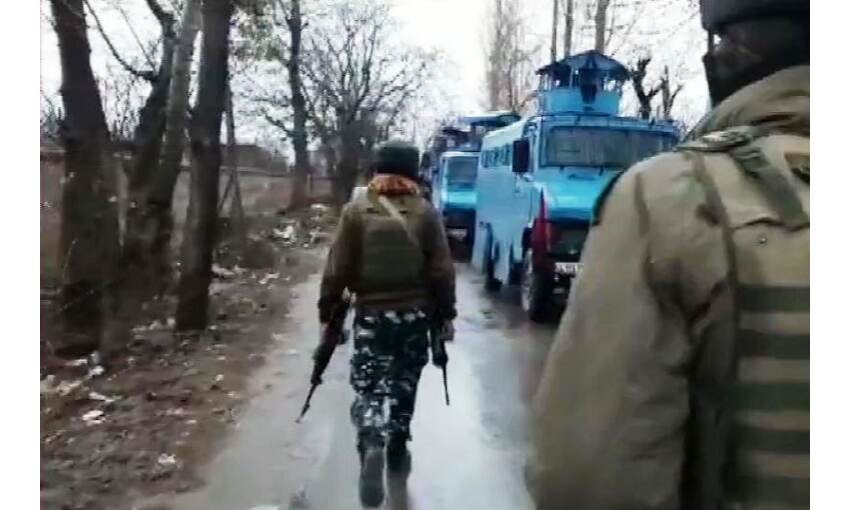 बड़ी सफलता : शोपियां में सुरक्षा बलों ने मारे चार आतंकी, सर्च अभियान जारी बड़ी सफलता : शोपियां में सुरक्षा बलों ने मारे चार आतंकी, सर्च अभियान जारी