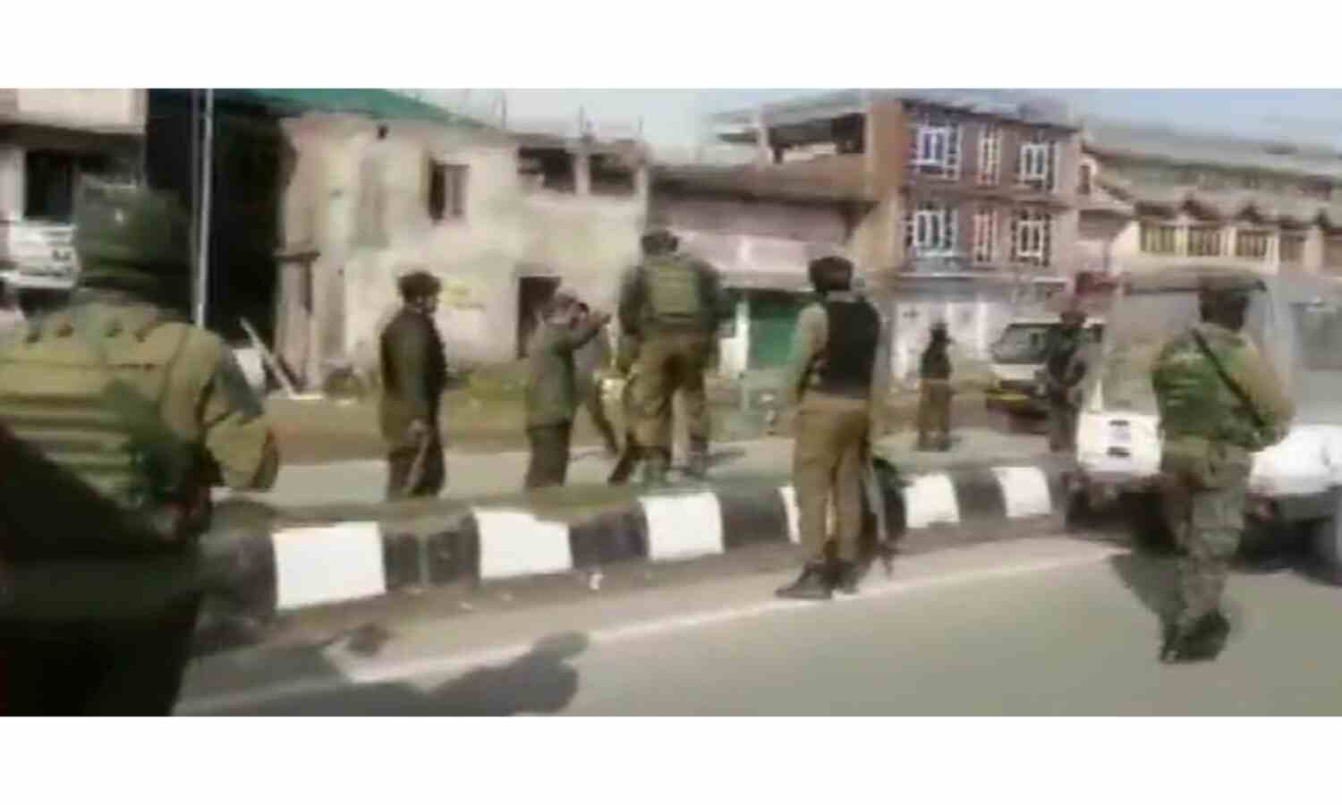 श्रीनगर के लावापोरा में सीआरपीएफ पर आतंकी हमला, 2 जवान शहीद