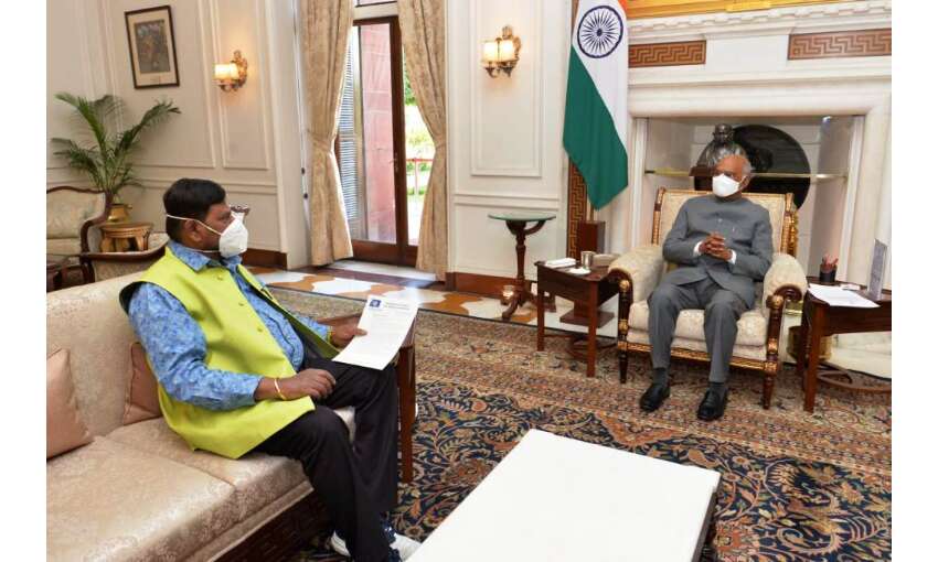 केंद्रीय मंत्री अठावले ने राष्ट्रपति से की मुलाकात, महाराष्ट्र की स्थिति पर जताई चिंता
