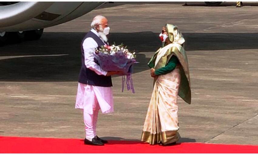 प्रधानमंत्री मोदी पहुंचे बांग्लादेश, गार्ड ऑफ ऑनर से हुए सम्मानित