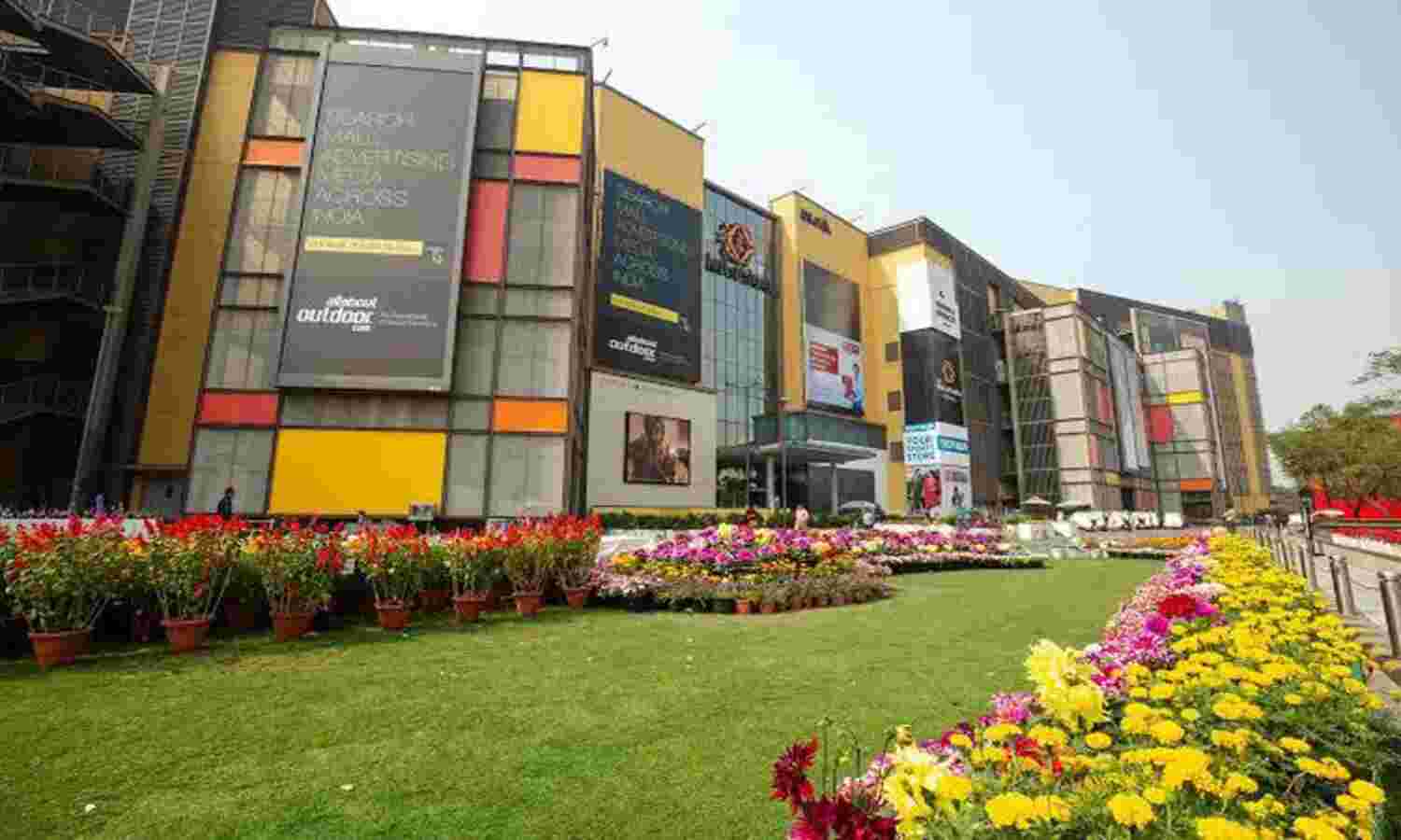 नोएडा: DLF Mall से एक लाख रुपये चुराने वाली महिला चोर गिरफ्तार