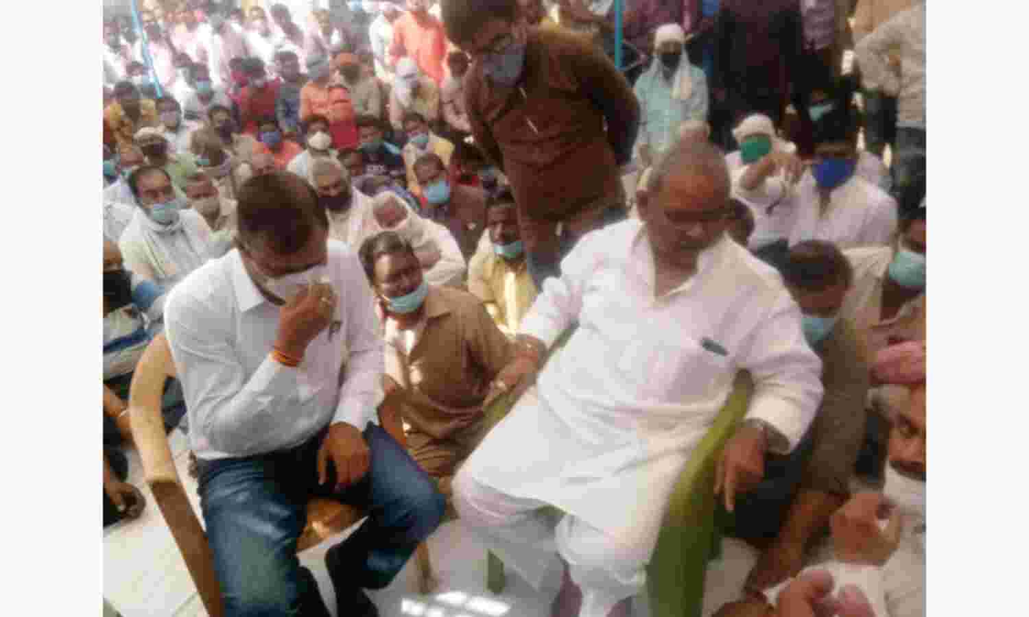 पूर्व सांसद अनूप मिश्रा ने नई सब्जी मंडी में विस्थापन के विरोध में व्यापारियों संग दिया धरना