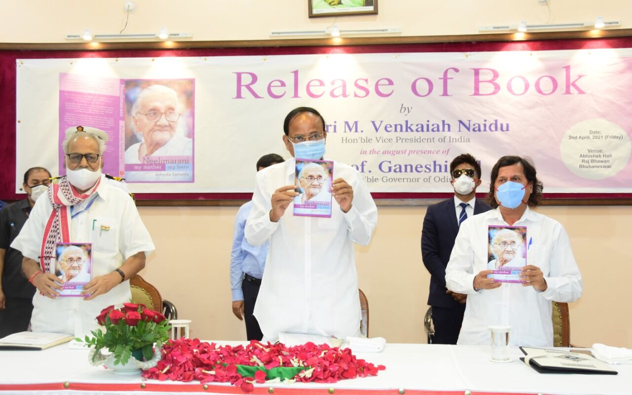 हमें माँ, मातृभूमि और मातृभाषा को नहीं भूलना चाहिएः एम. वेंकैया नायडू हमें माँ, मातृभूमि और मातृभाषा को नहीं भूलना चाहिएः एम. वेंकैया नायडू