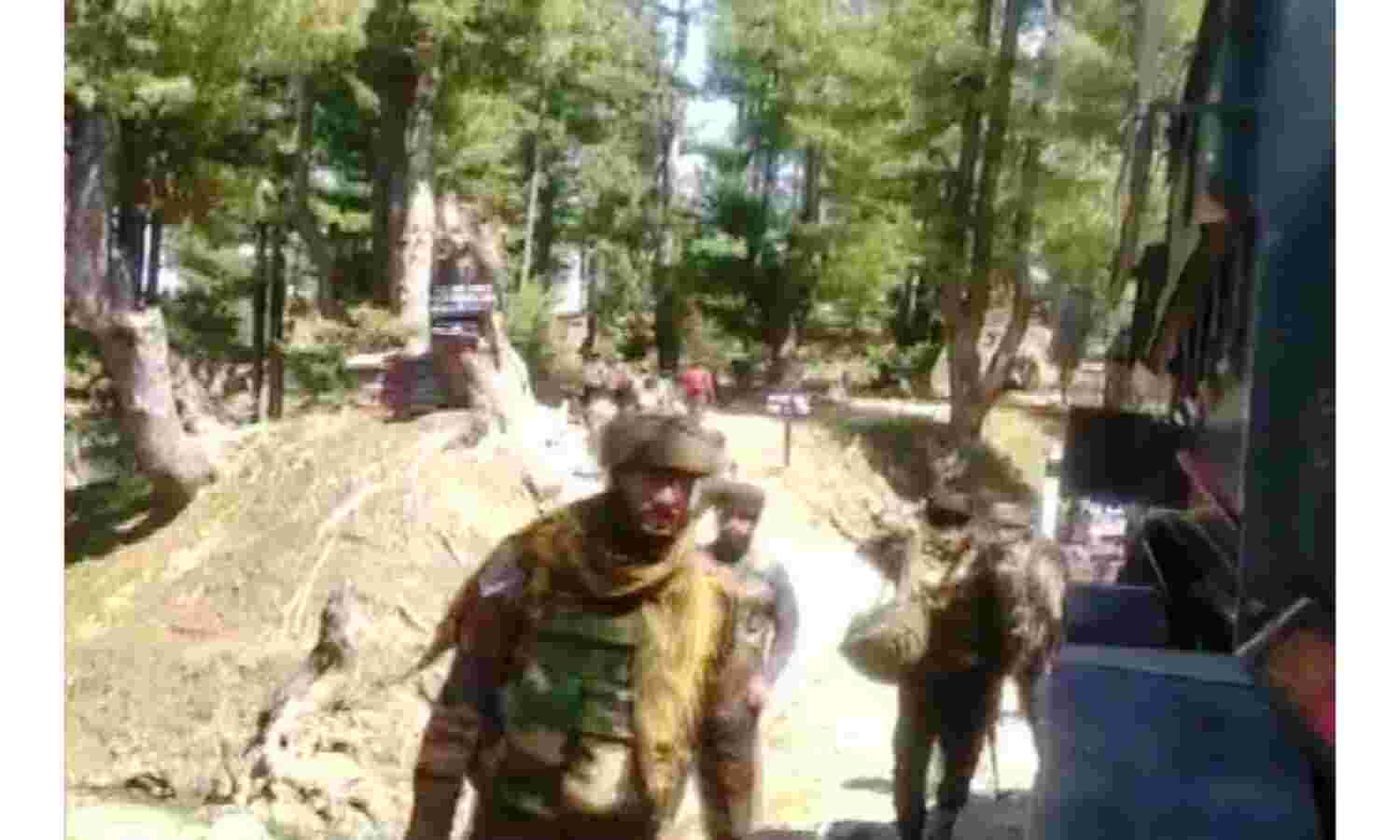 शोपियां में सुरक्षबलों ने आतंकियों को घेरा, मुठभेड़ शुरू शोपियां में सुरक्षबलों ने आतंकियों को घेरा, मुठभेड़ शुरू