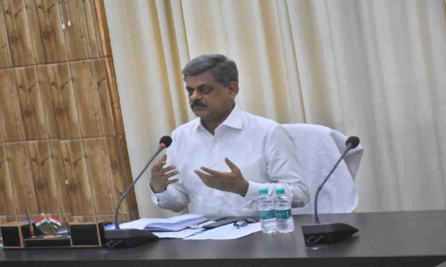 गोरखपुर: दीनदयाल उपाध्याय विश्वविद्यालय में समीक्षा बैठक, कुलपति बोले-समान हो सीबीसीएस कोर्स का प्रारूप