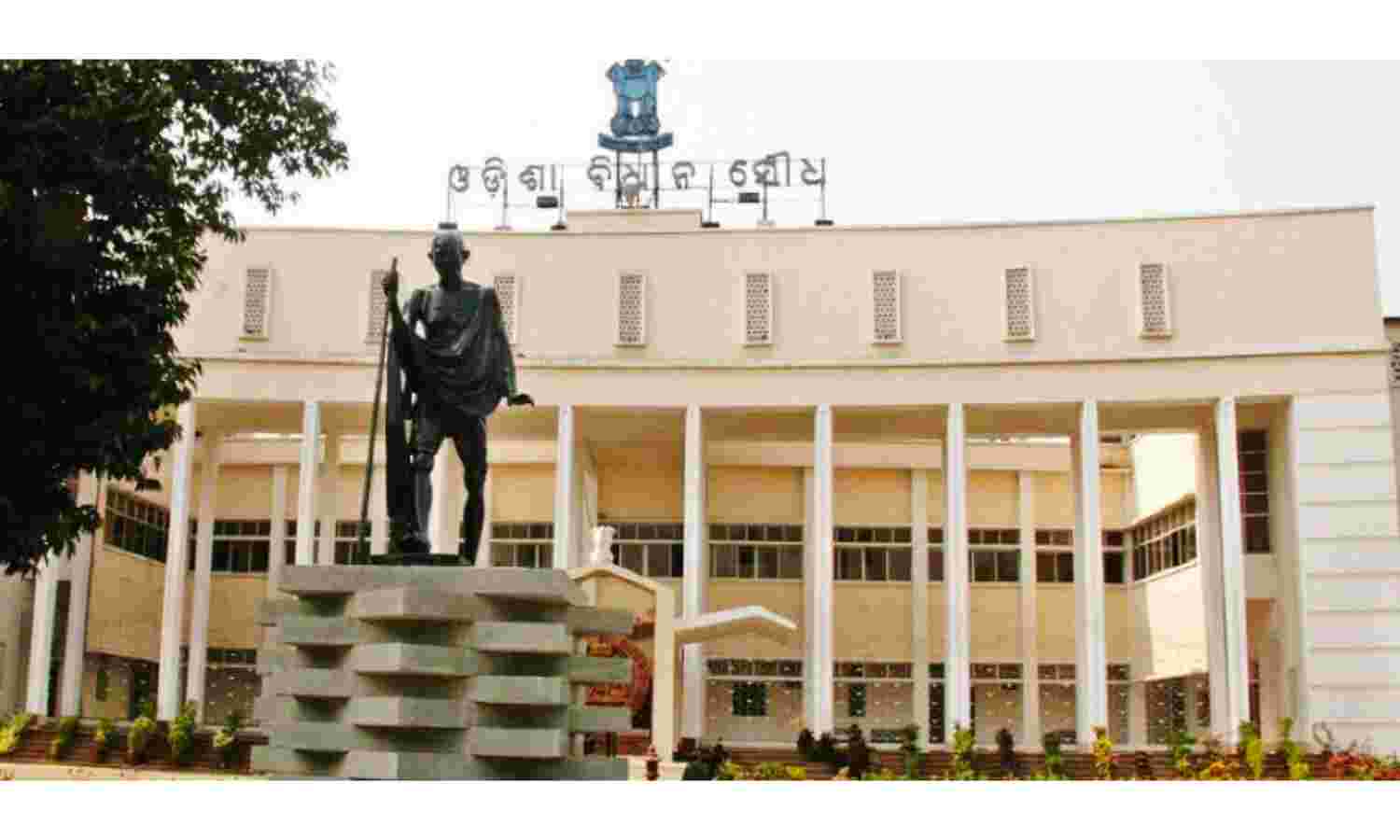 ओडिसा विधानसभा में हंगामा : विपक्षी विधायकों ने अध्यक्ष पर फेंकी चप्पल, निलंबित