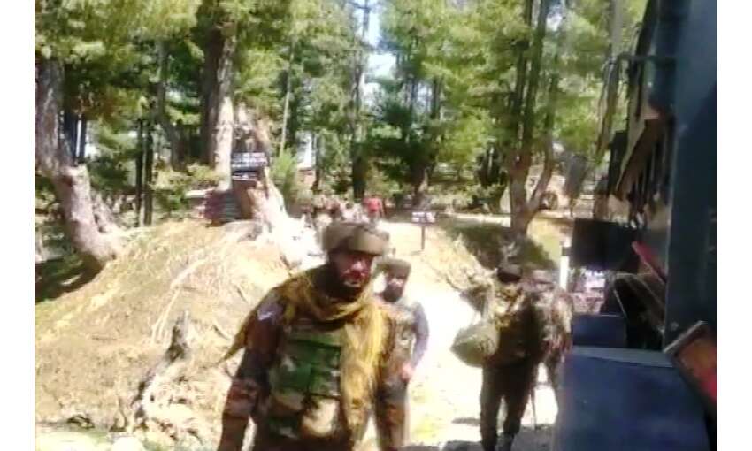 शोपियां में सुरक्षबलों ने आतंकियों को घेरा, मुठभेड़ शुरू शोपियां में सुरक्षबलों ने आतंकियों को घेरा, मुठभेड़ शुरू