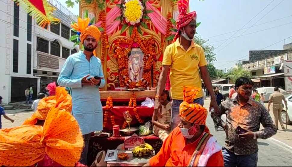 बलरामपुर: भगवतीगंज बाजार में बालाजी की निकाली गई भव्य शोभा यात्रा